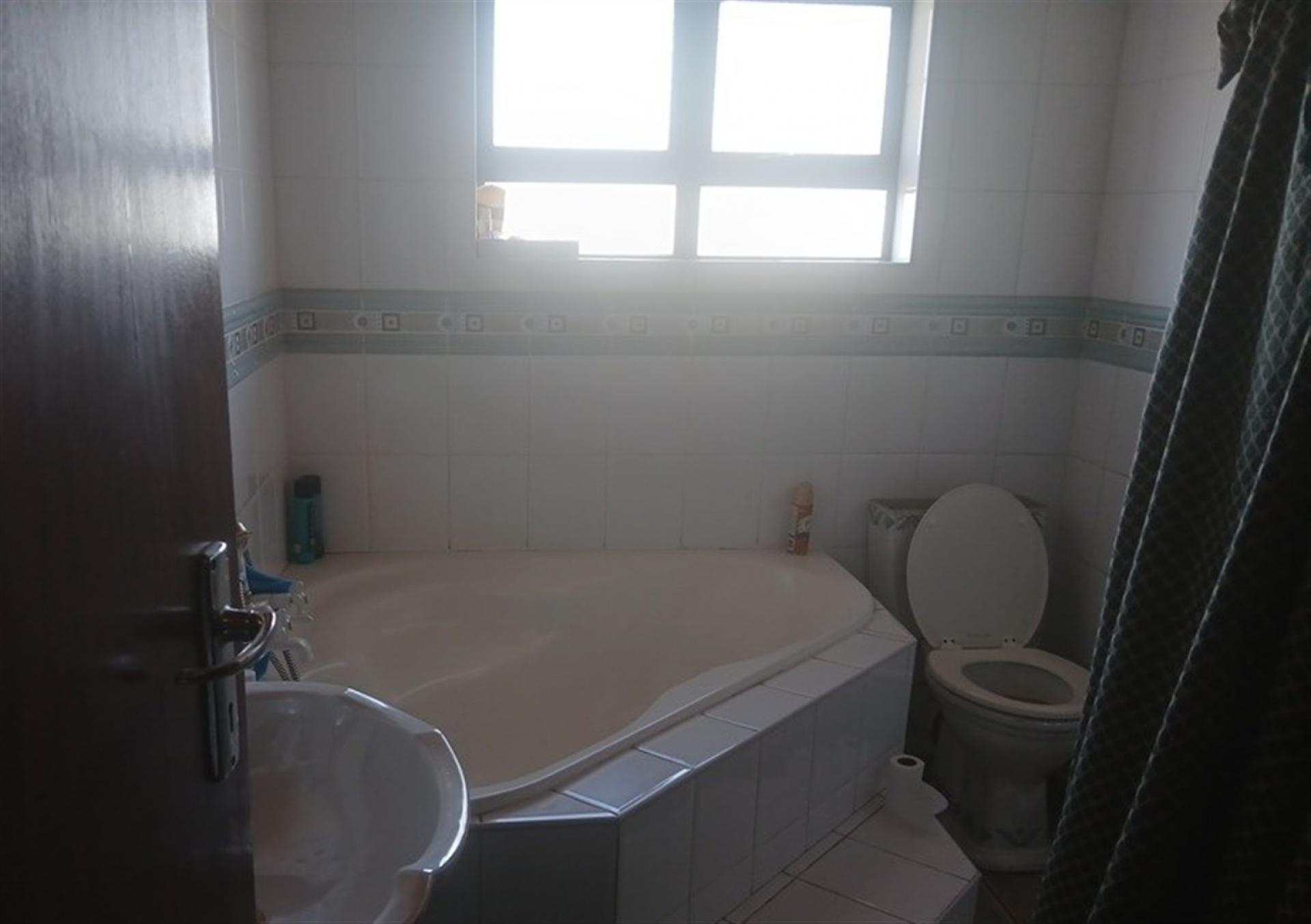Bathroom 1 of property in Shallcross 