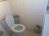 Bathroom 1 of property in Shallcross 