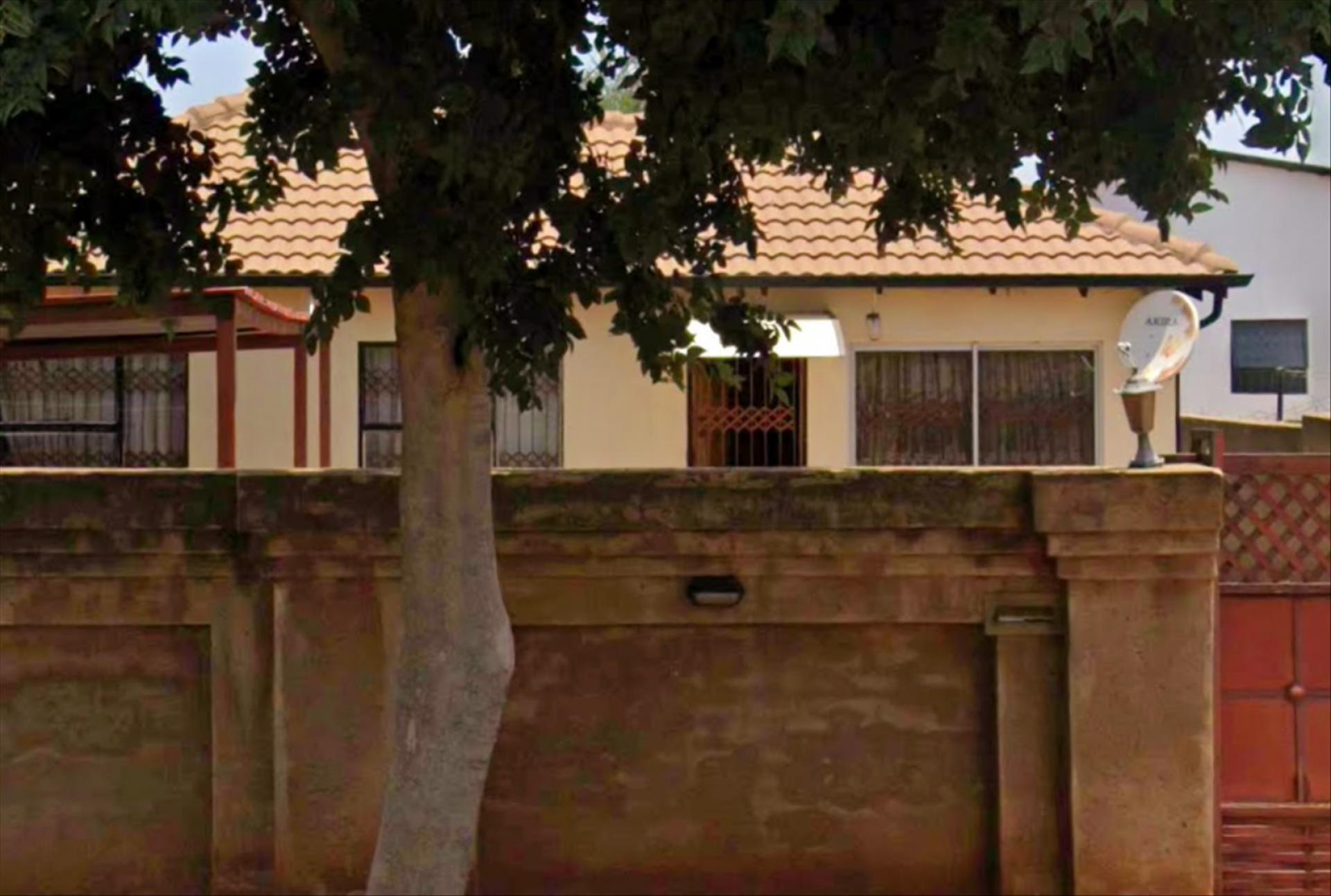Front View of property in The Orchards