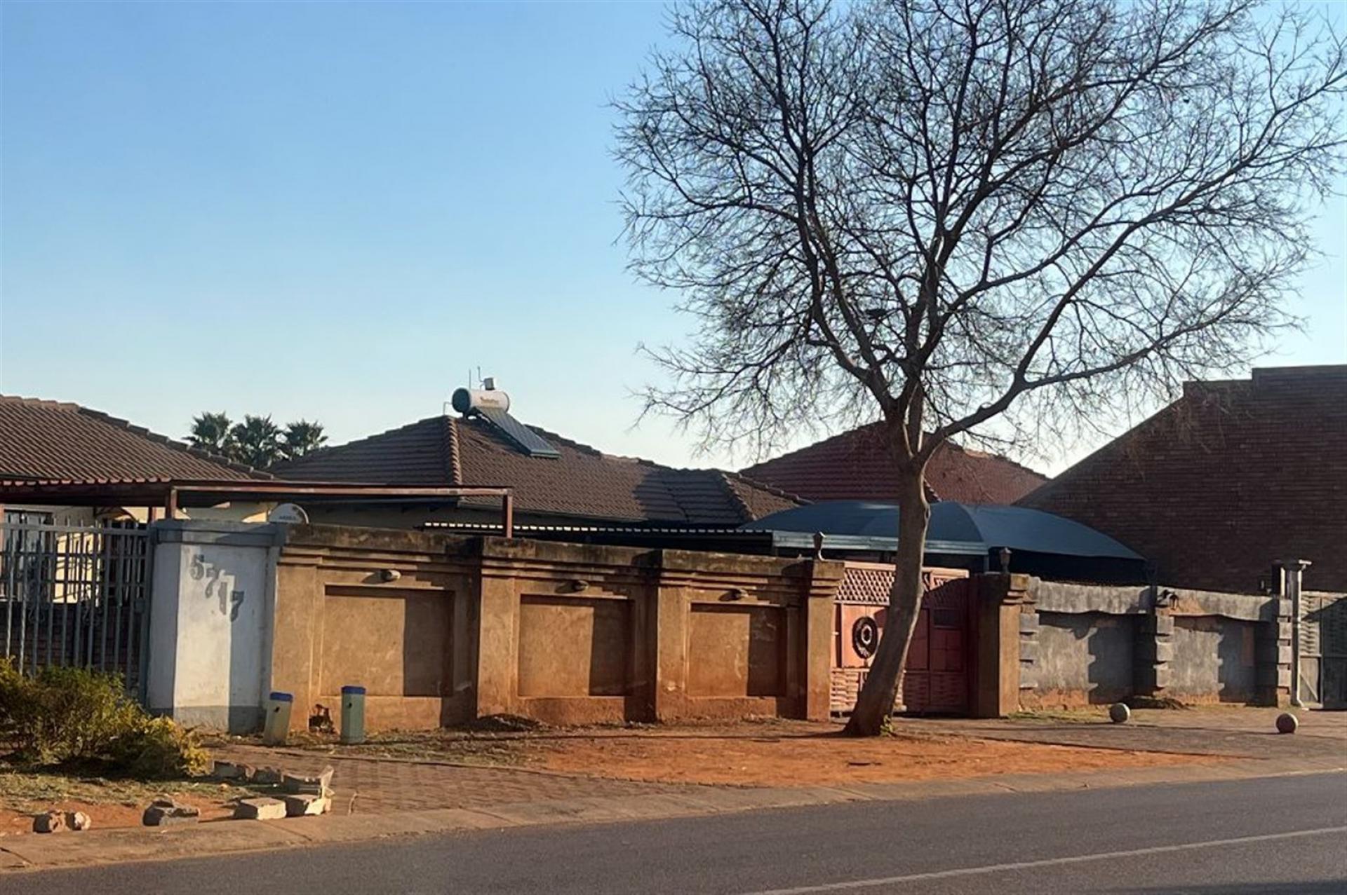 Front View of property in The Orchards