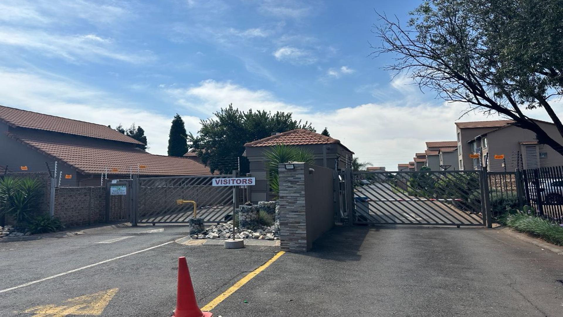 Front View of property in Kleinfontein
