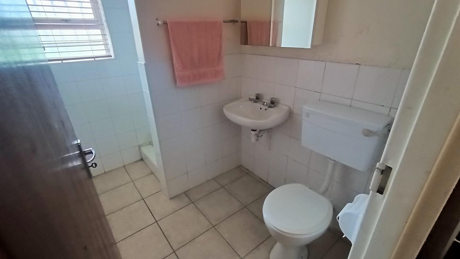 Staff Bathroom - 6 square meters of property in Proteavallei