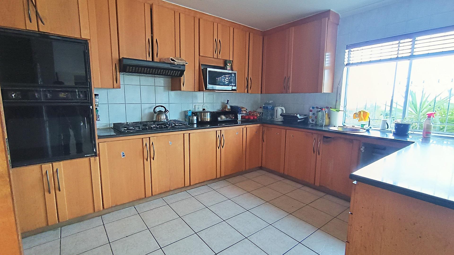 Kitchen - 15 square meters of property in Proteavallei