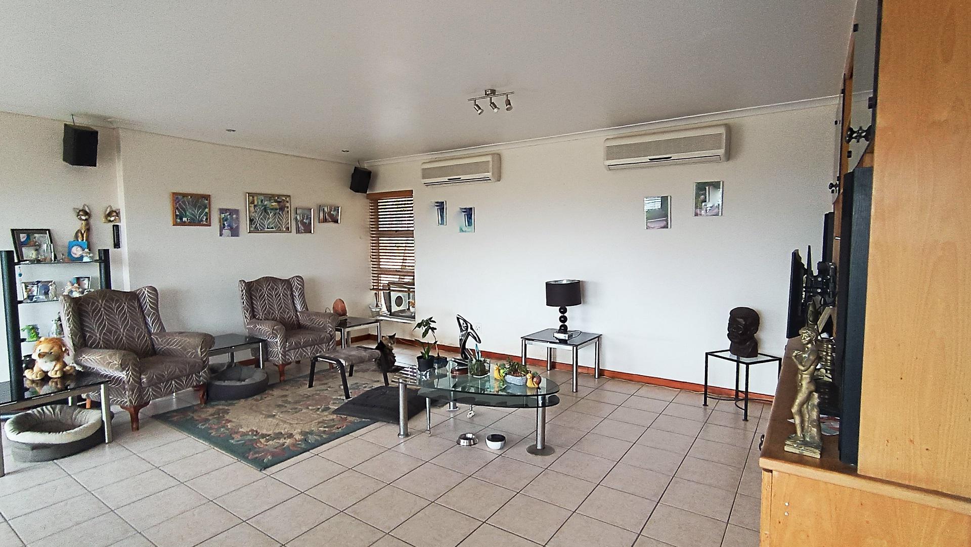 TV Room - 18 square meters of property in Proteavallei