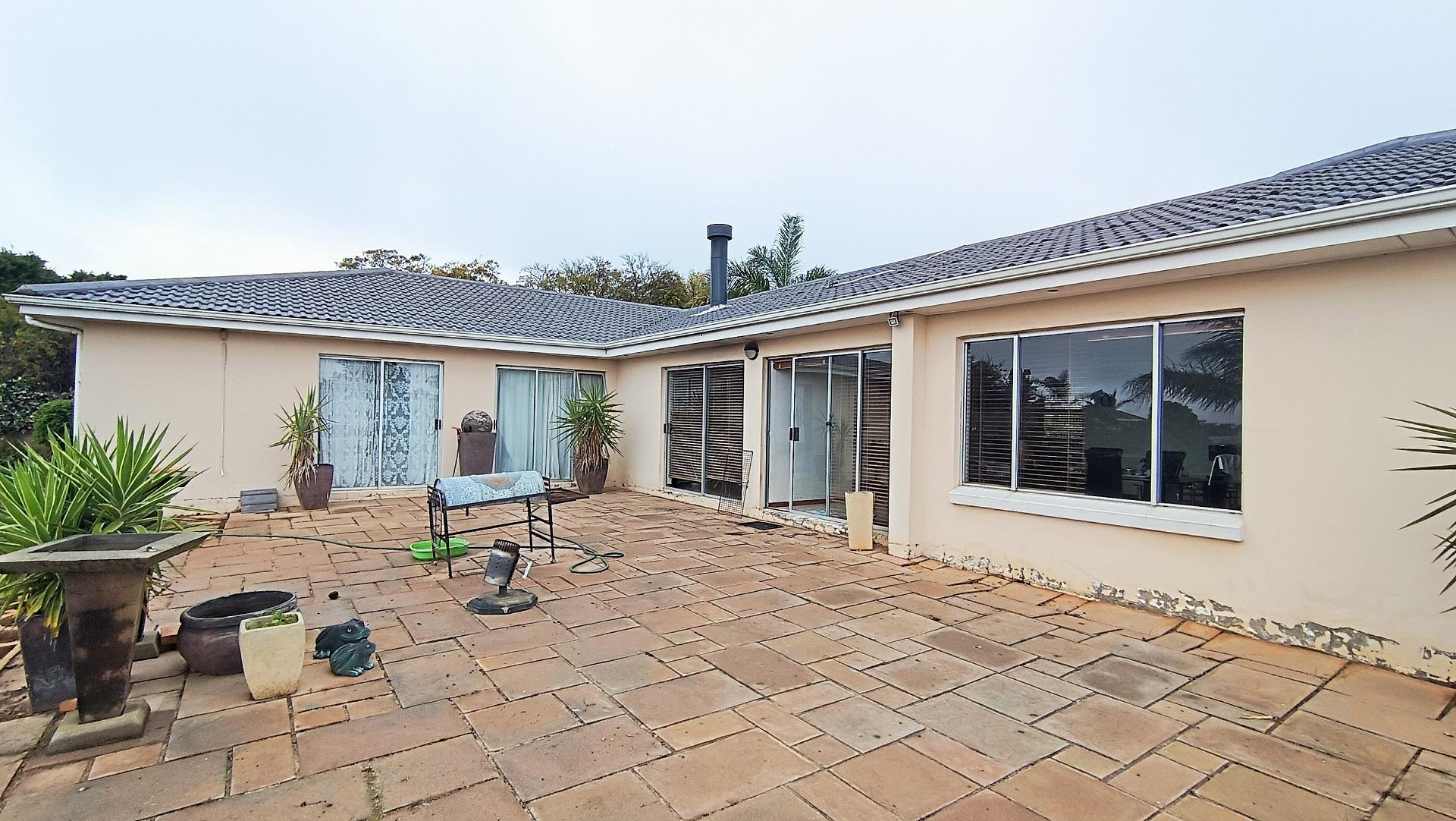 Patio - 113 square meters of property in Proteavallei