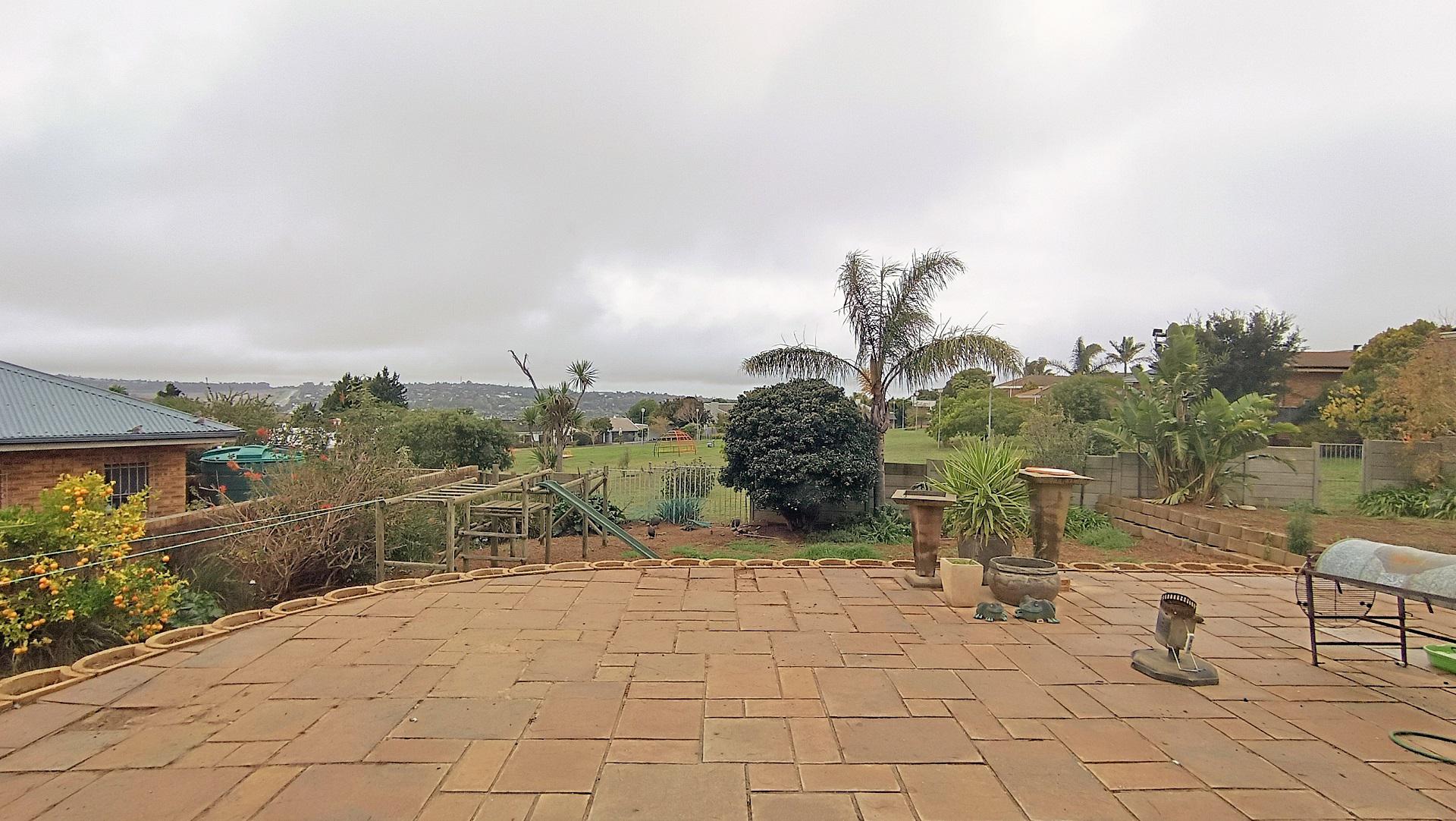 Patio - 113 square meters of property in Proteavallei