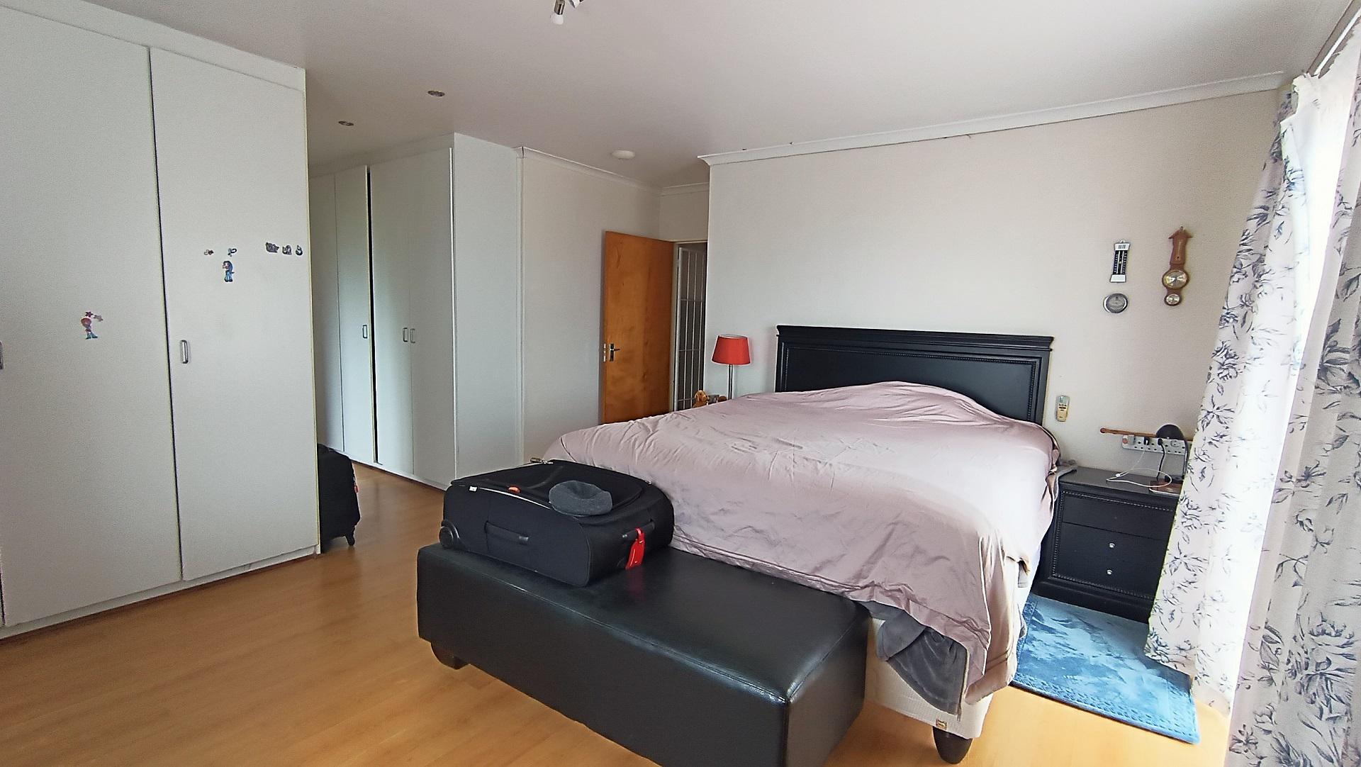 Main Bedroom - 27 square meters of property in Proteavallei