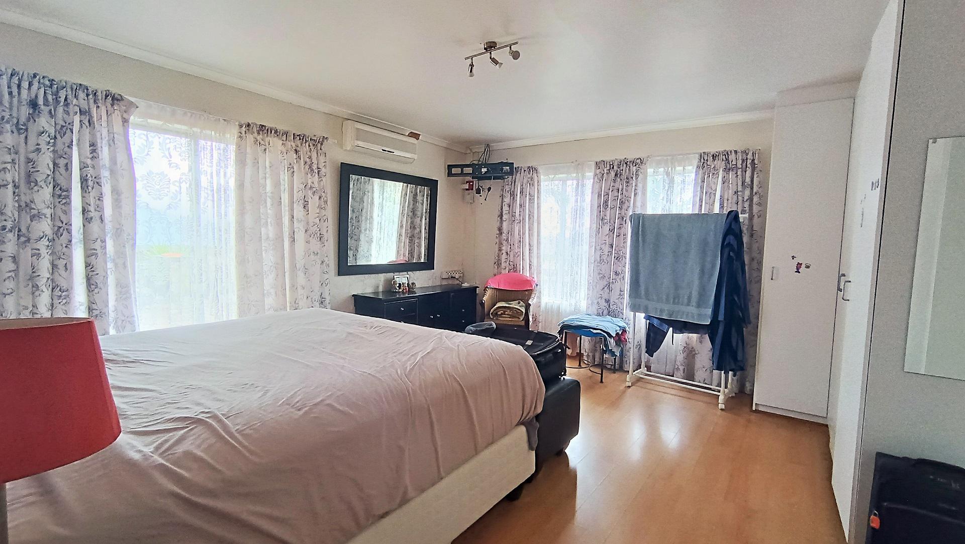 Main Bedroom - 27 square meters of property in Proteavallei