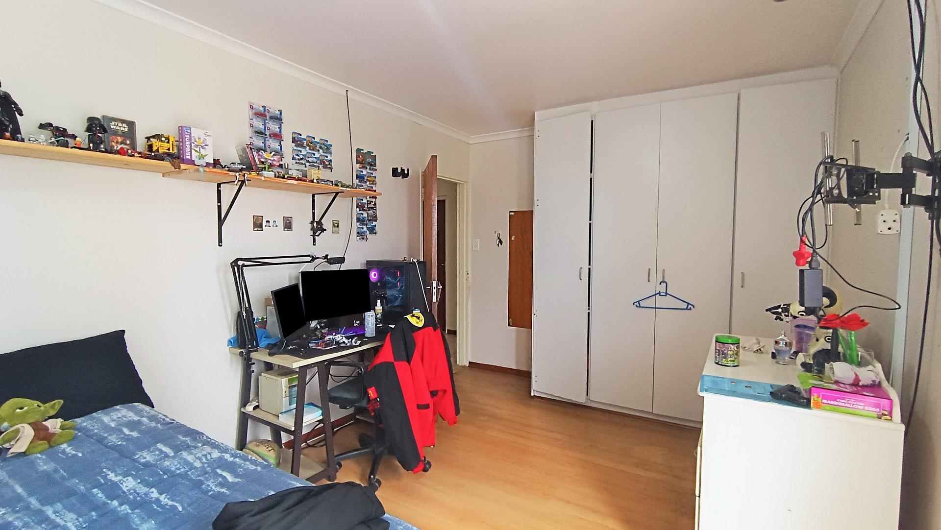 Bed Room 3 - 14 square meters of property in Proteavallei