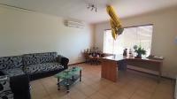 Lounges - 19 square meters of property in Proteavallei