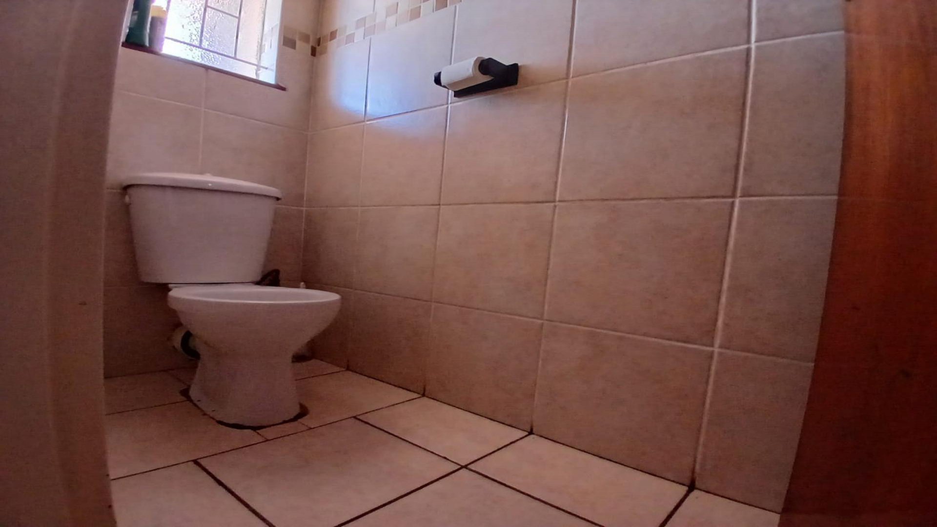 Bathroom 1 - 6 square meters of property in Kwaggasrand