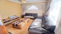 Lounges - 16 square meters of property in Kwaggasrand