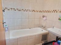 Bathroom 1 - 6 square meters of property in Kwaggasrand
