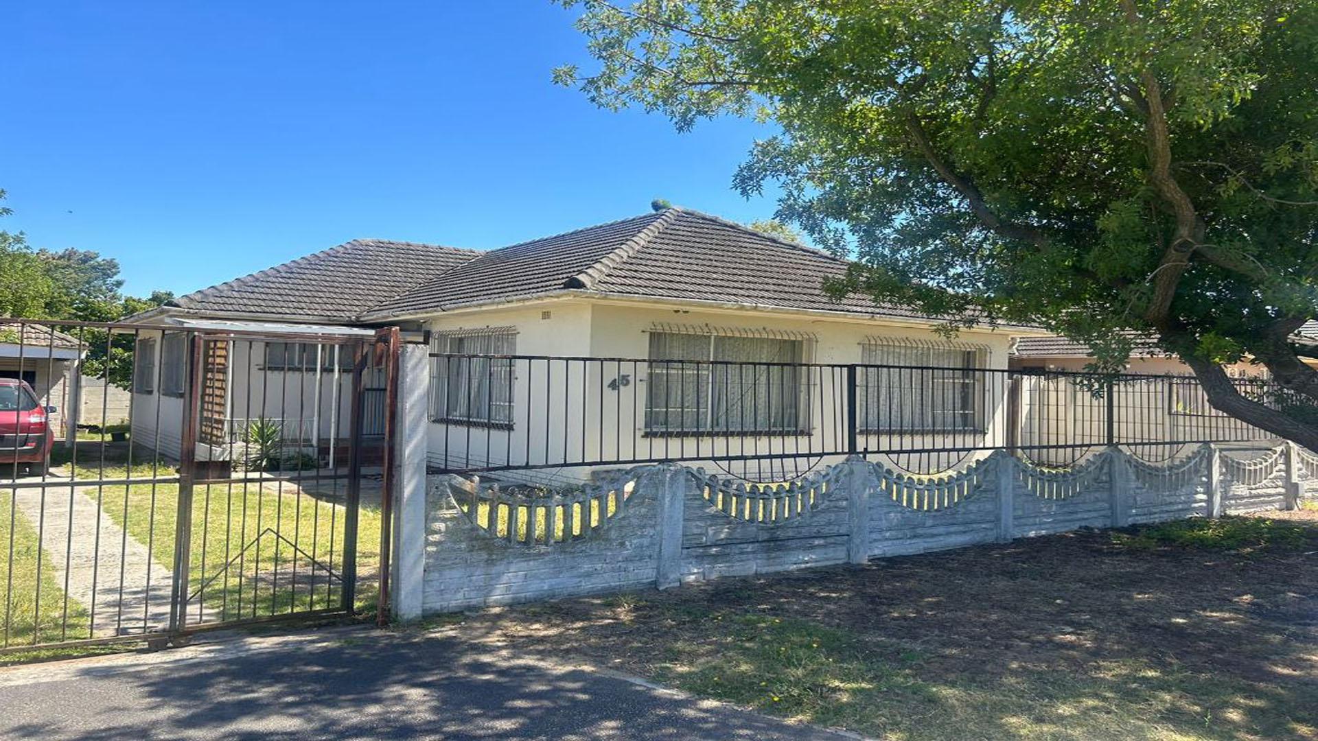 Front View of property in Kraaifontein