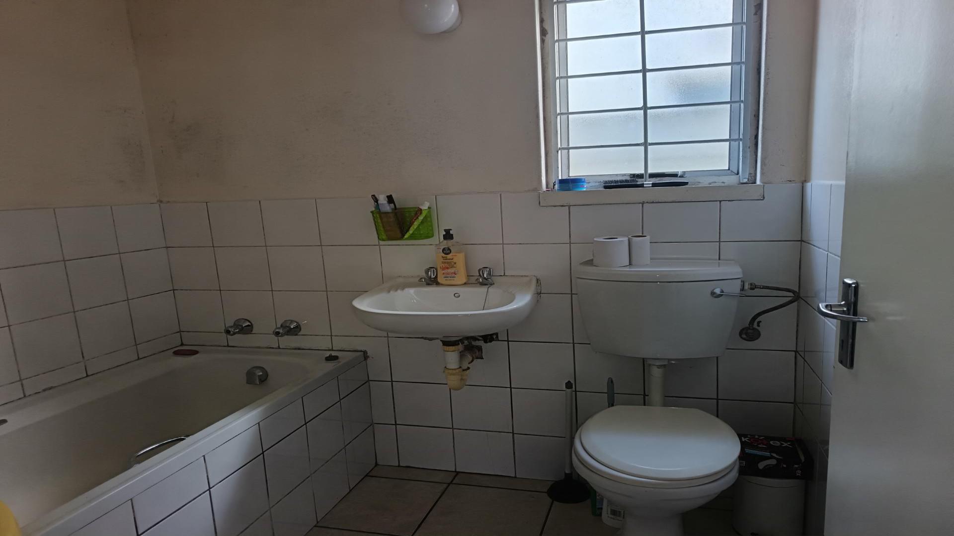 Bathroom 1 of property in Mitchells Plain