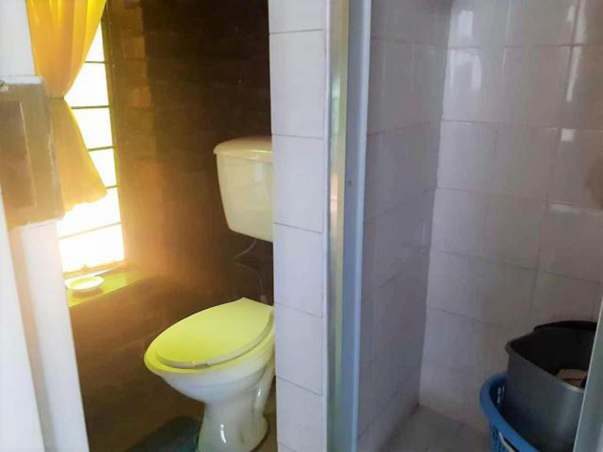 Bathroom 3+ - 4 square meters of property in Brackenhurst