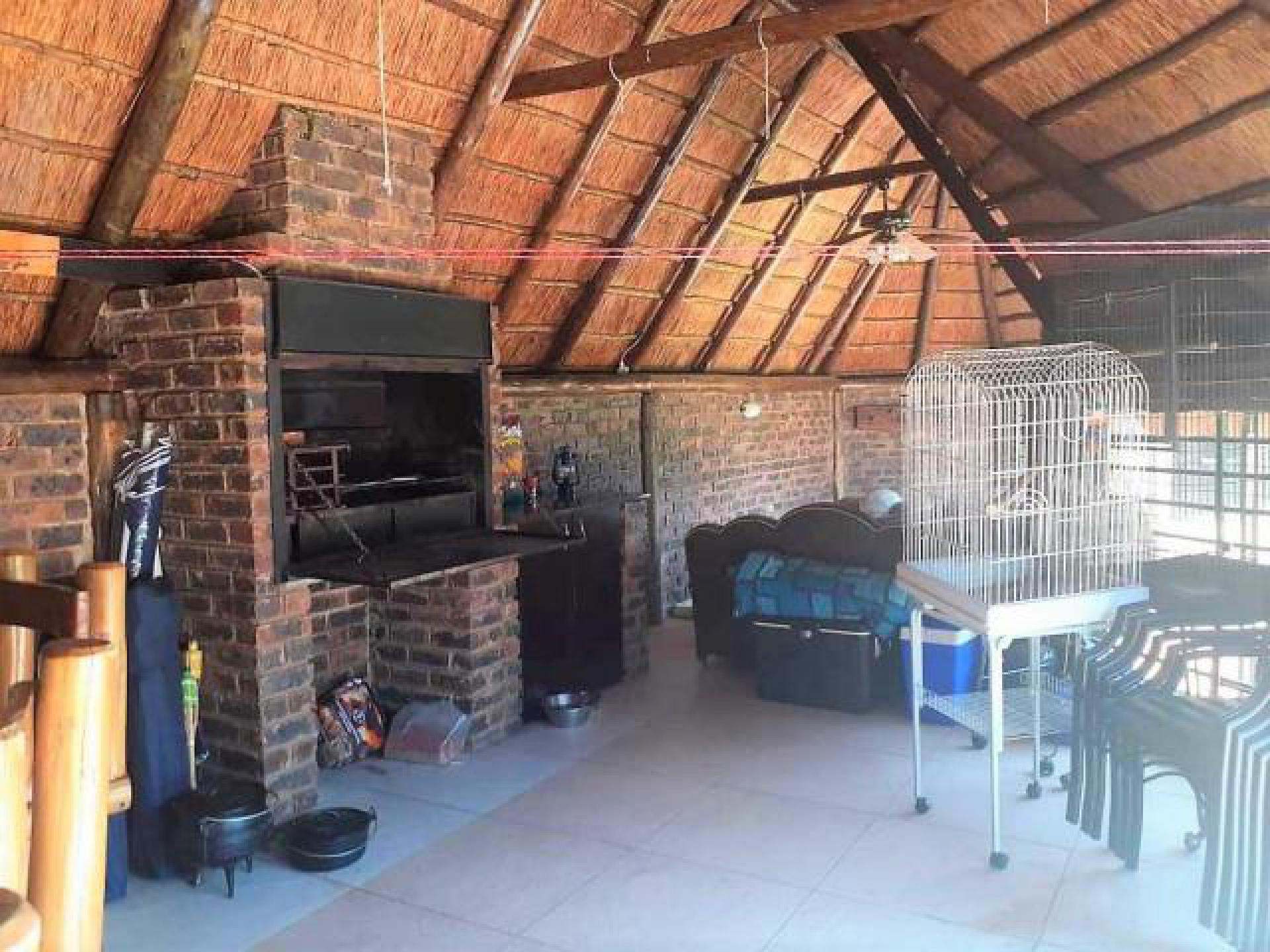 Spaces - 20 square meters of property in Brackenhurst