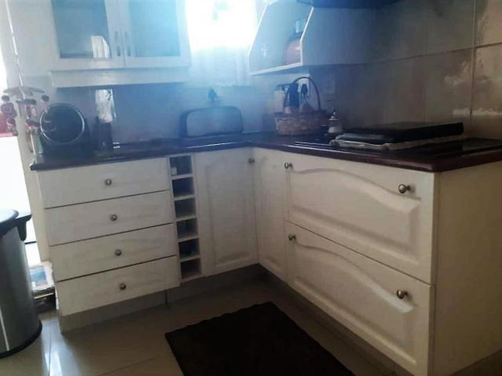 Kitchen - 25 square meters of property in Brackenhurst