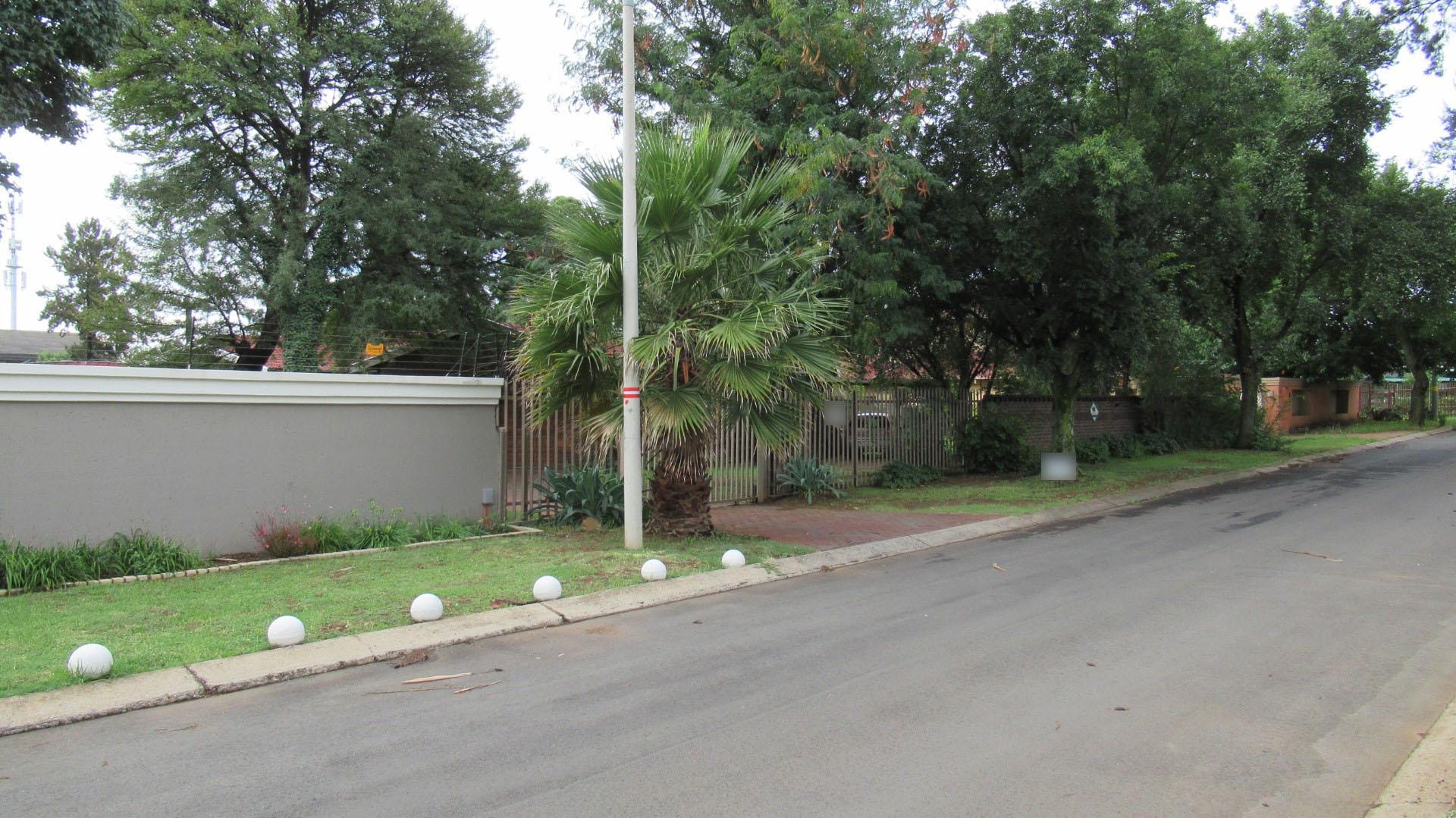 Front View of property in Brackenhurst
