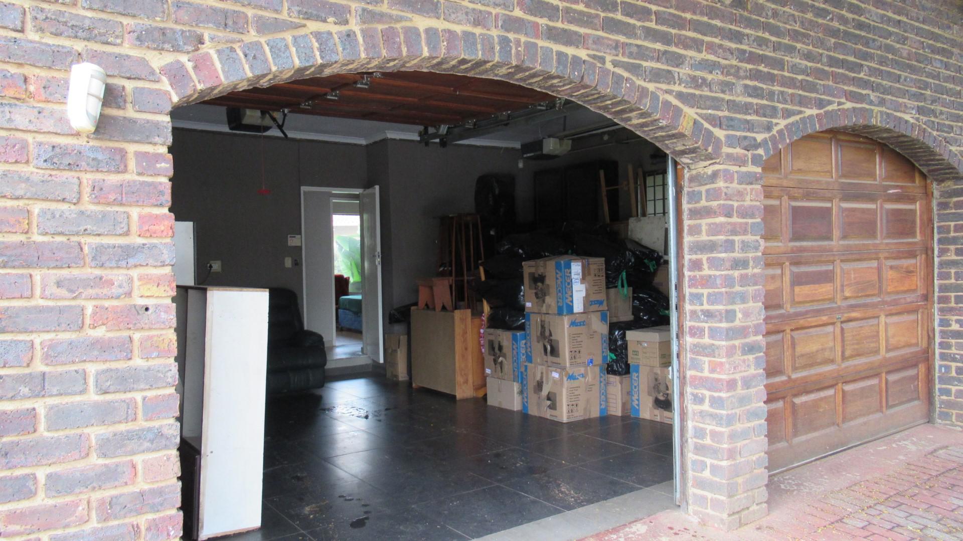 Spaces - 20 square meters of property in Brackenhurst