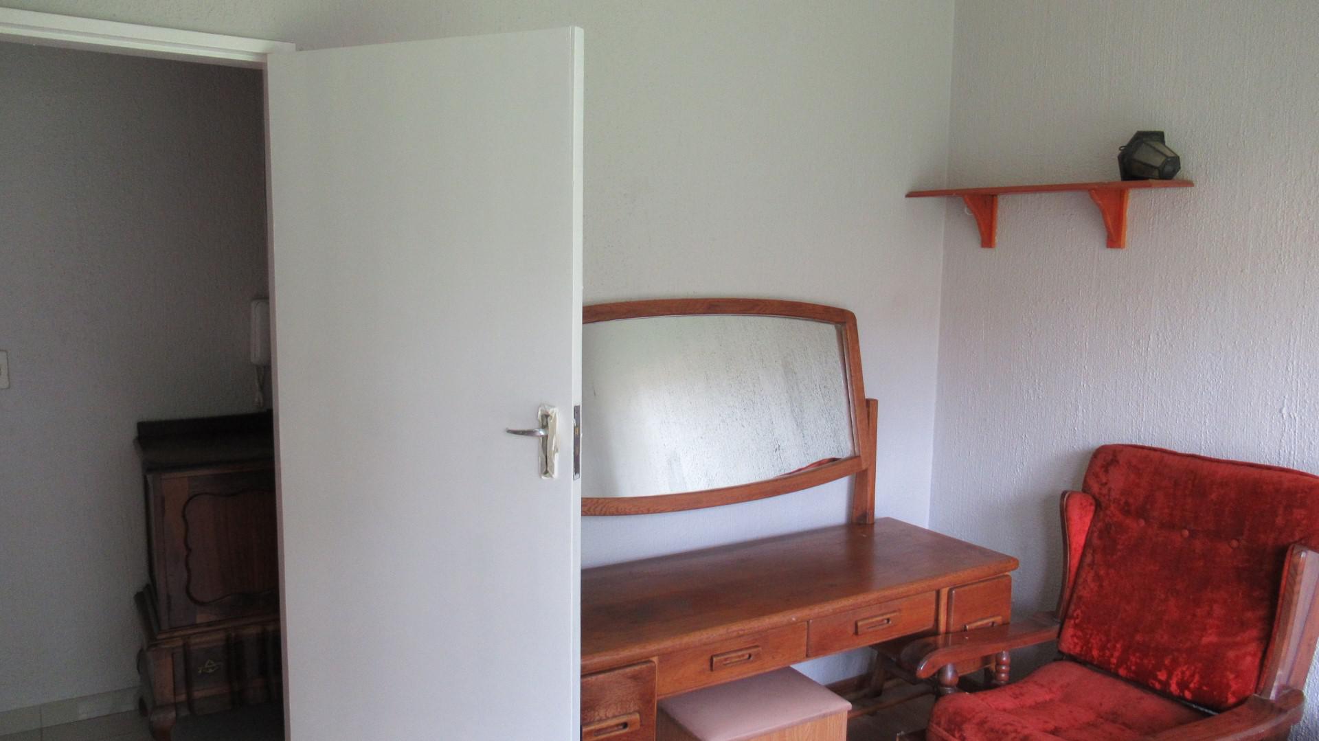 Bed Room 3 - 15 square meters of property in Brackenhurst