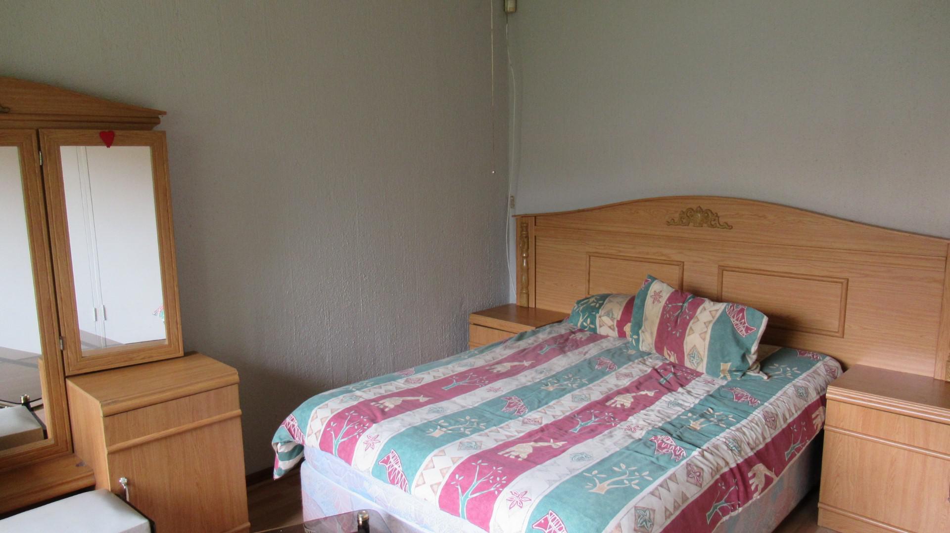Bed Room 1 - 19 square meters of property in Brackenhurst
