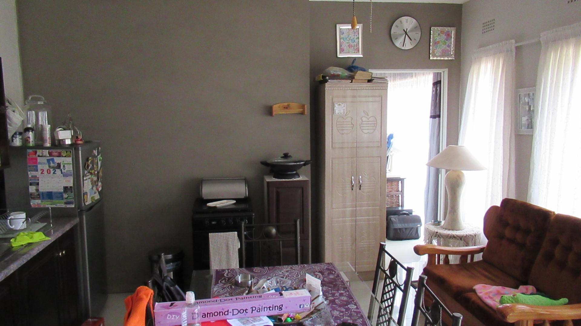 Rooms - 73 square meters of property in Brackenhurst