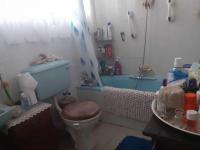 Bathroom 1 - 6 square meters of property in Brackenhurst
