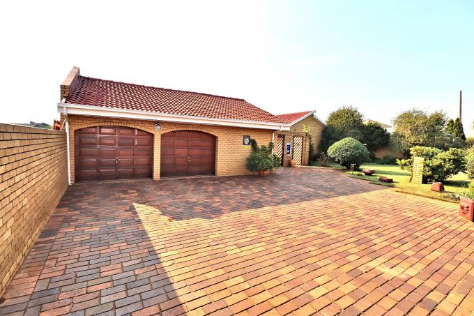 4 Bedroom House for Sale For Sale in Lenasia - MR385989