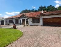 Front View of property in Three Rivers