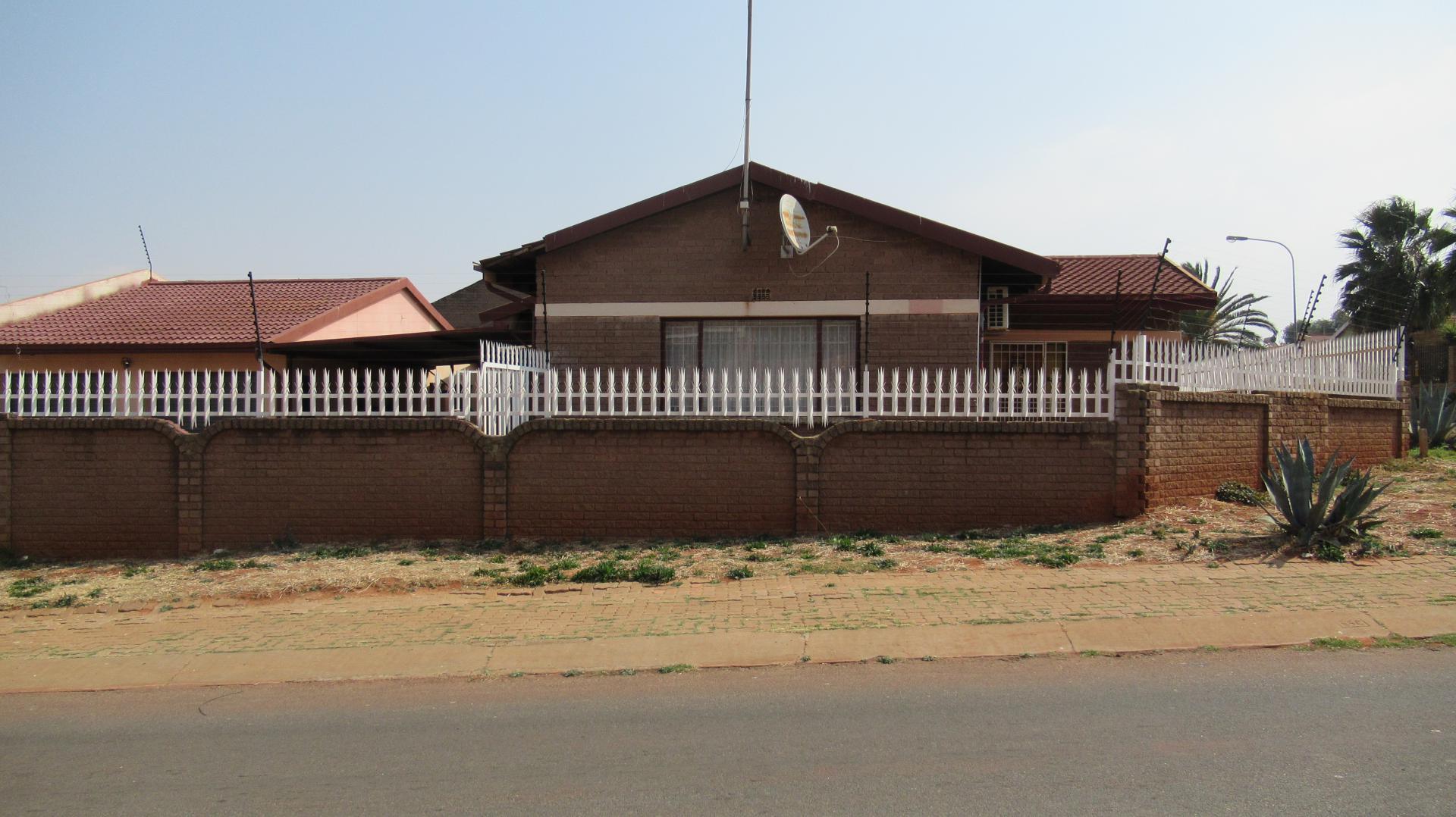 Front View of property in Lenasia South