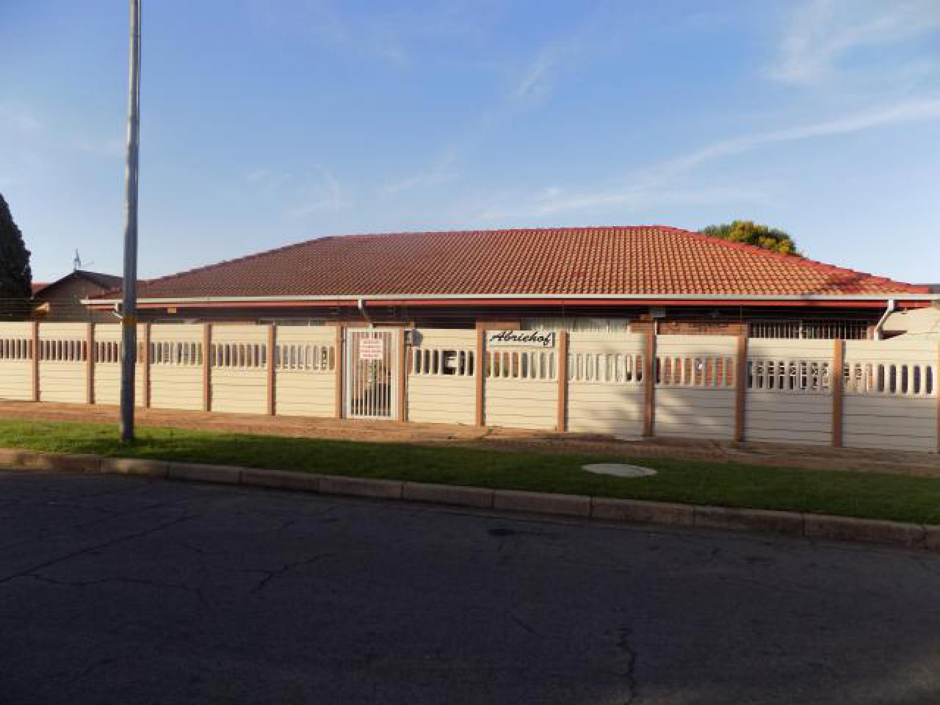 Front View of property in Casseldale