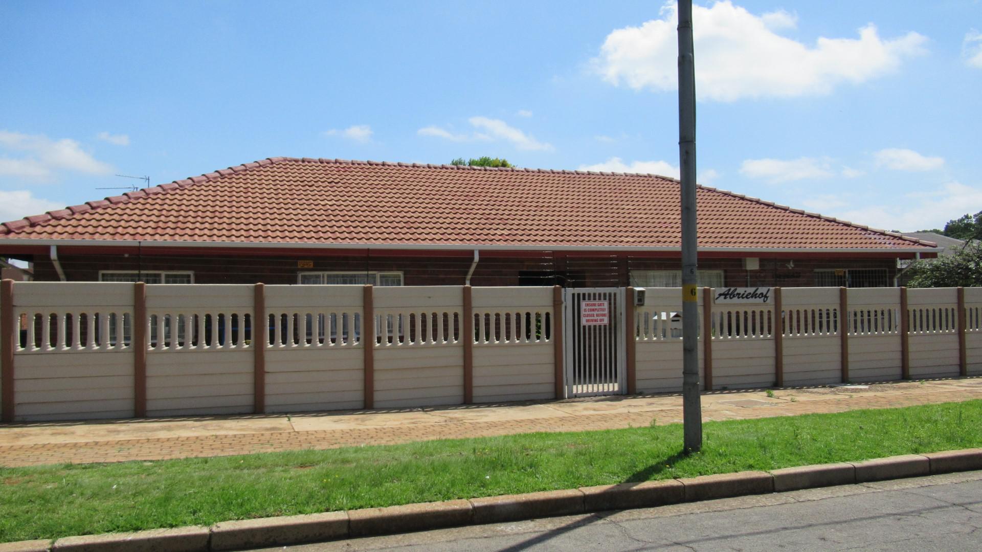 Front View of property in Casseldale