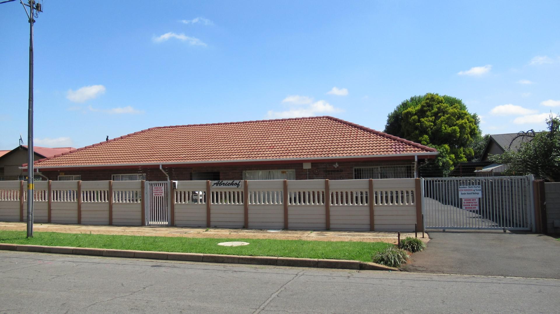 Front View of property in Casseldale