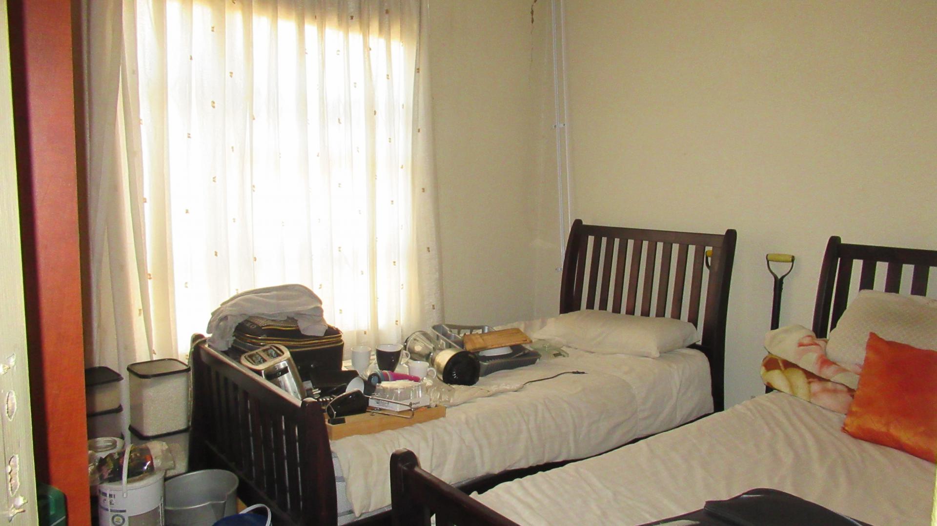 Bed Room 2 - 10 square meters of property in Cosmo City