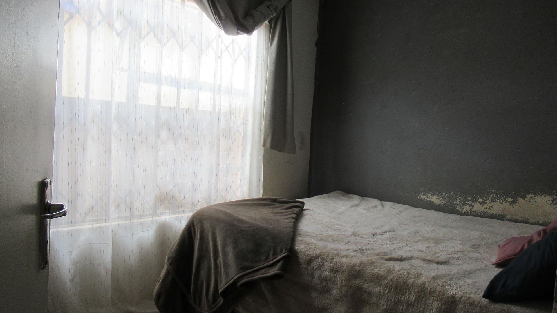 Bed Room 1 - 9 square meters of property in Fleurhof