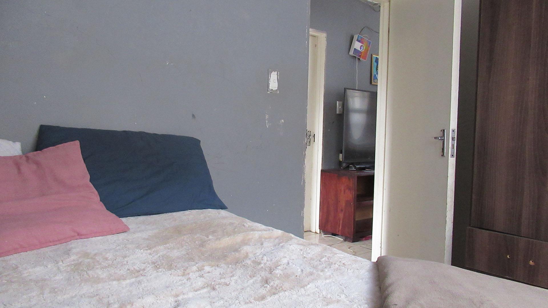 Bed Room 1 - 9 square meters of property in Fleurhof