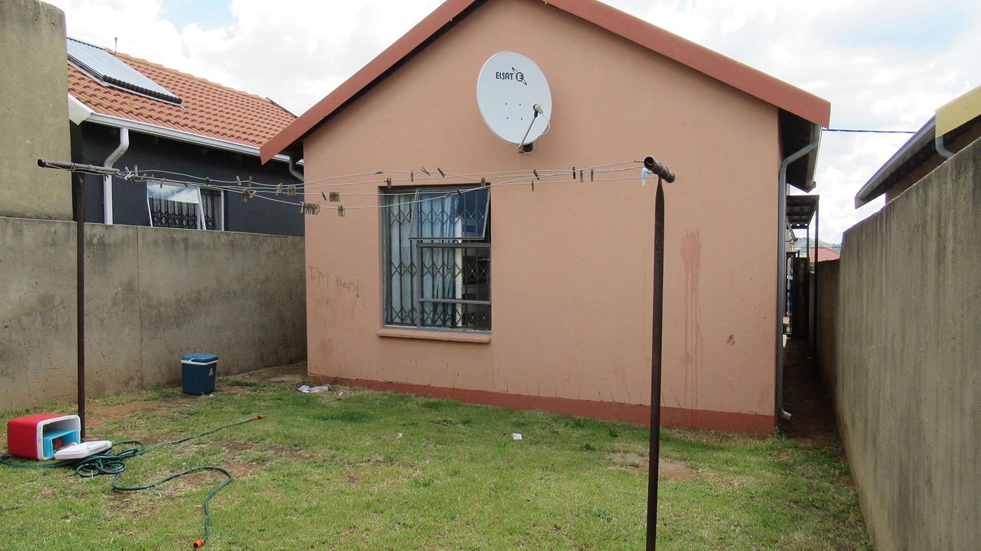 Backyard of property in Fleurhof