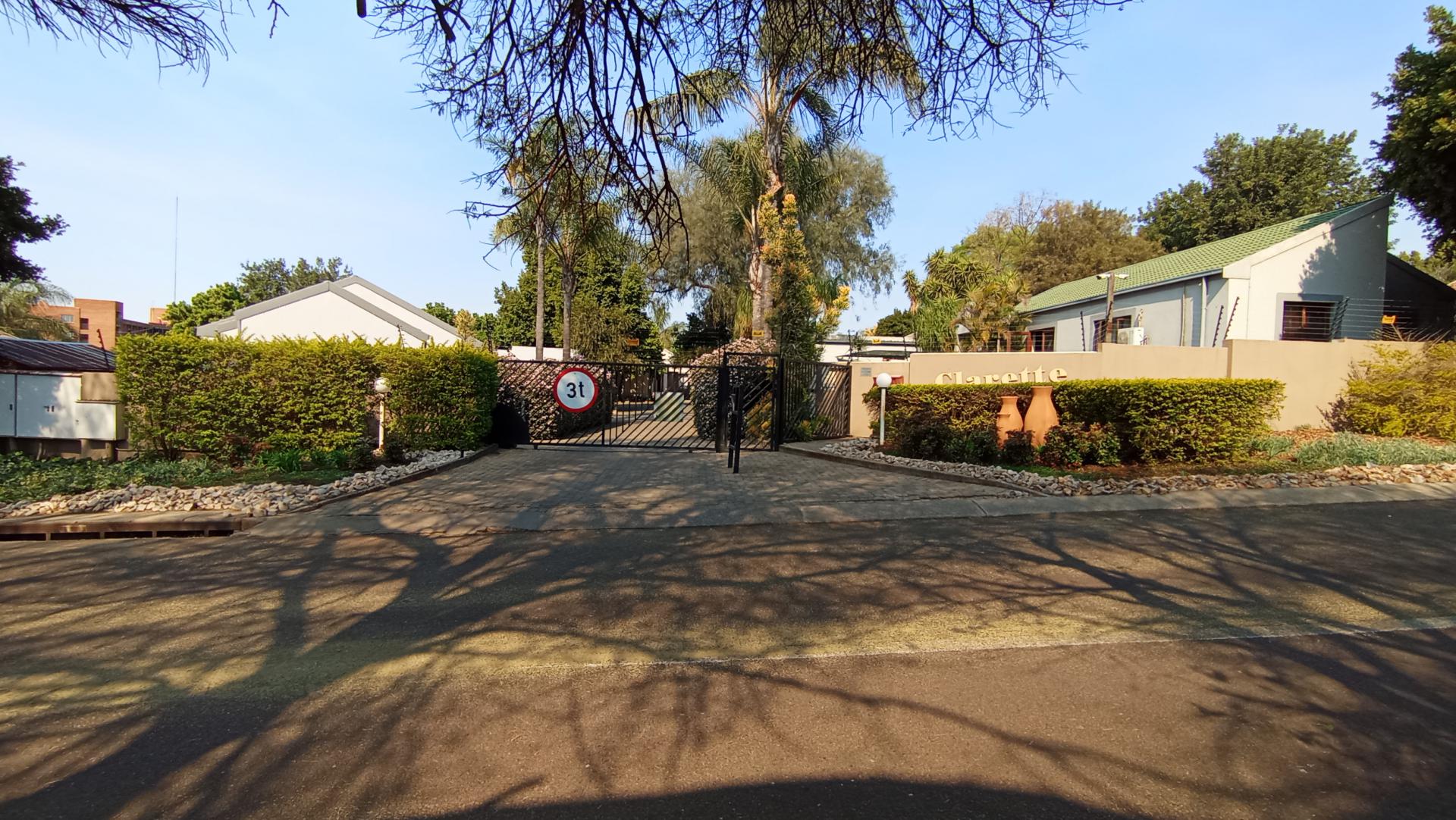 Front View of property in Zwartkop