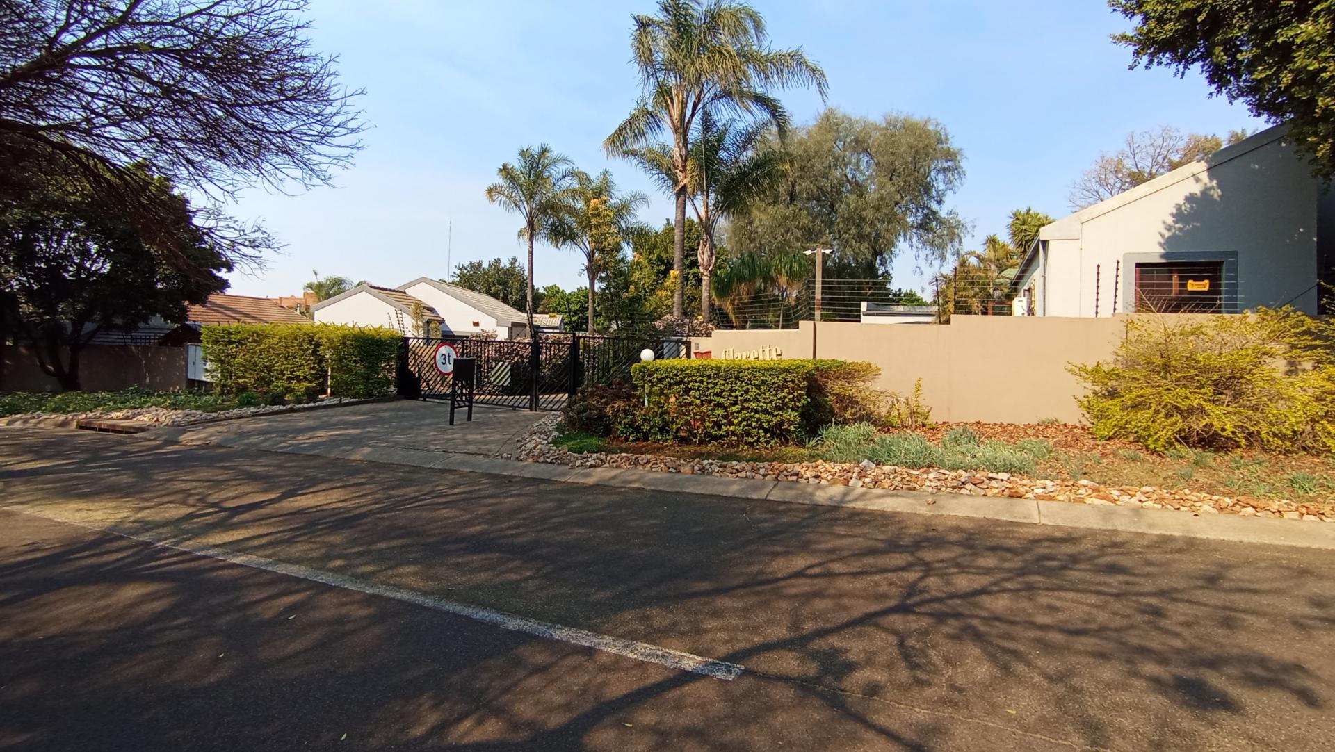 Front View of property in Zwartkop