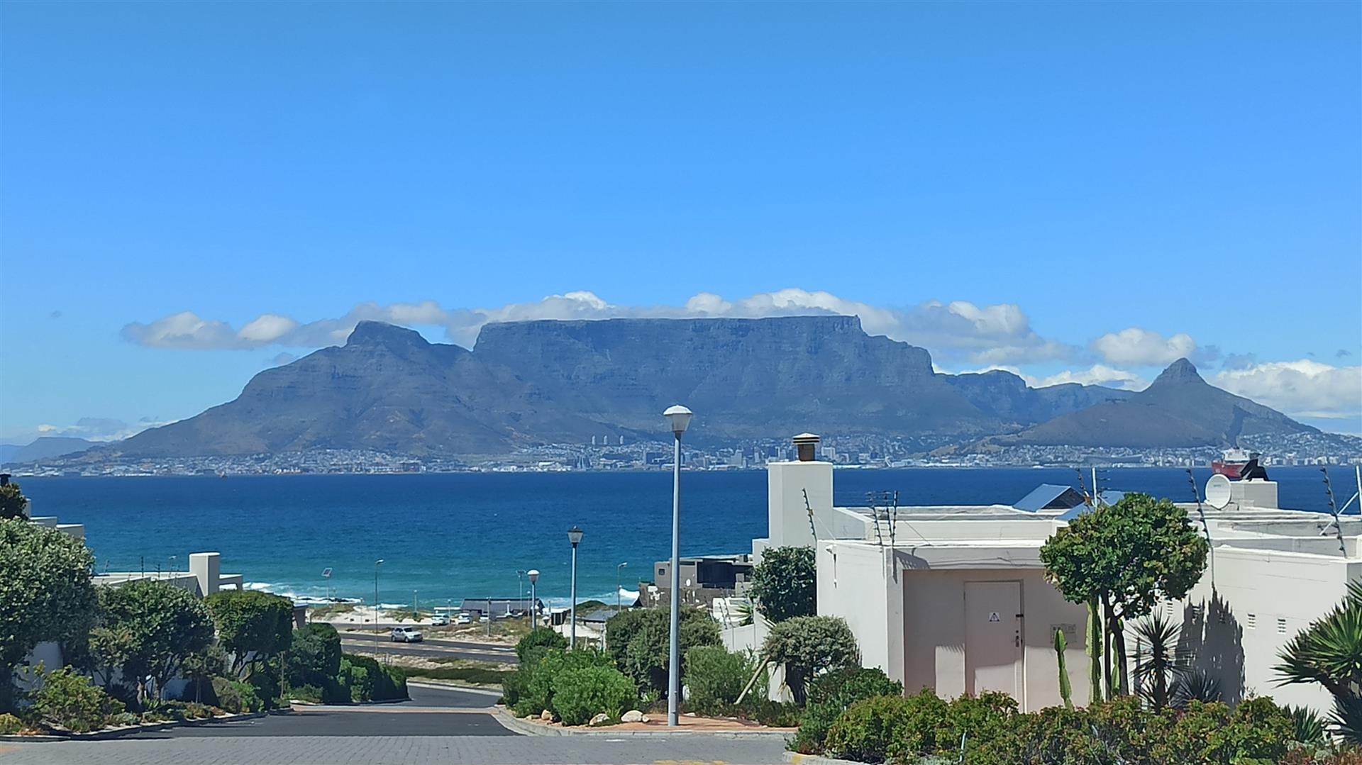 Spaces of property in Bloubergstrand