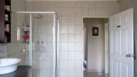 Bathroom 1 - 14 square meters of property in Hoeveldpark