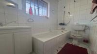 Bathroom 1 of property in Die Wilgers