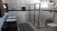 Main Bathroom - 11 square meters of property in Meer En See
