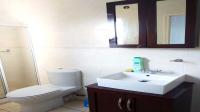 Bathroom 3+ - 4 square meters of property in Shelly Beach