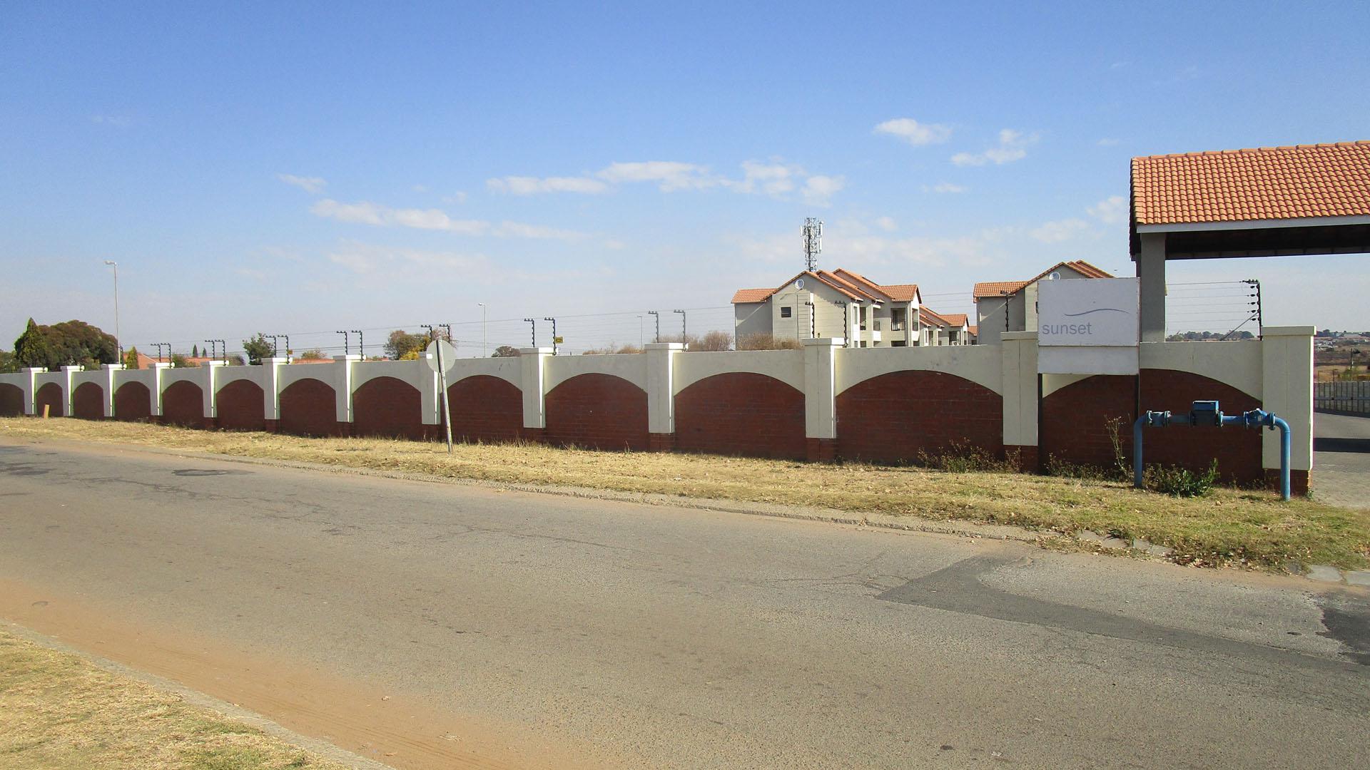FNB Quick Sell 2 Bedroom Sectional Title for Sale in Benoni