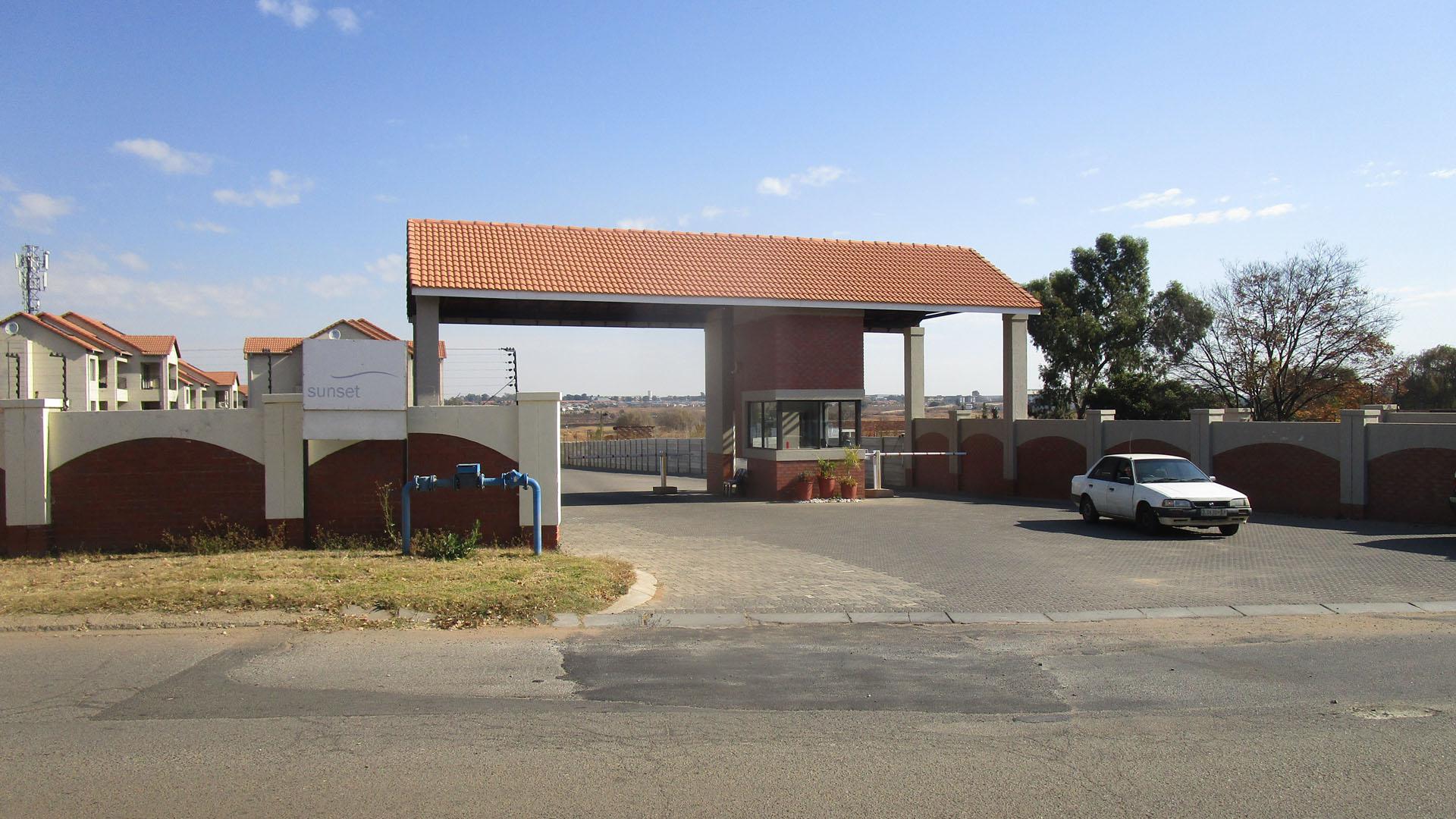FNB Quick Sell 2 Bedroom Sectional Title for Sale in Benoni