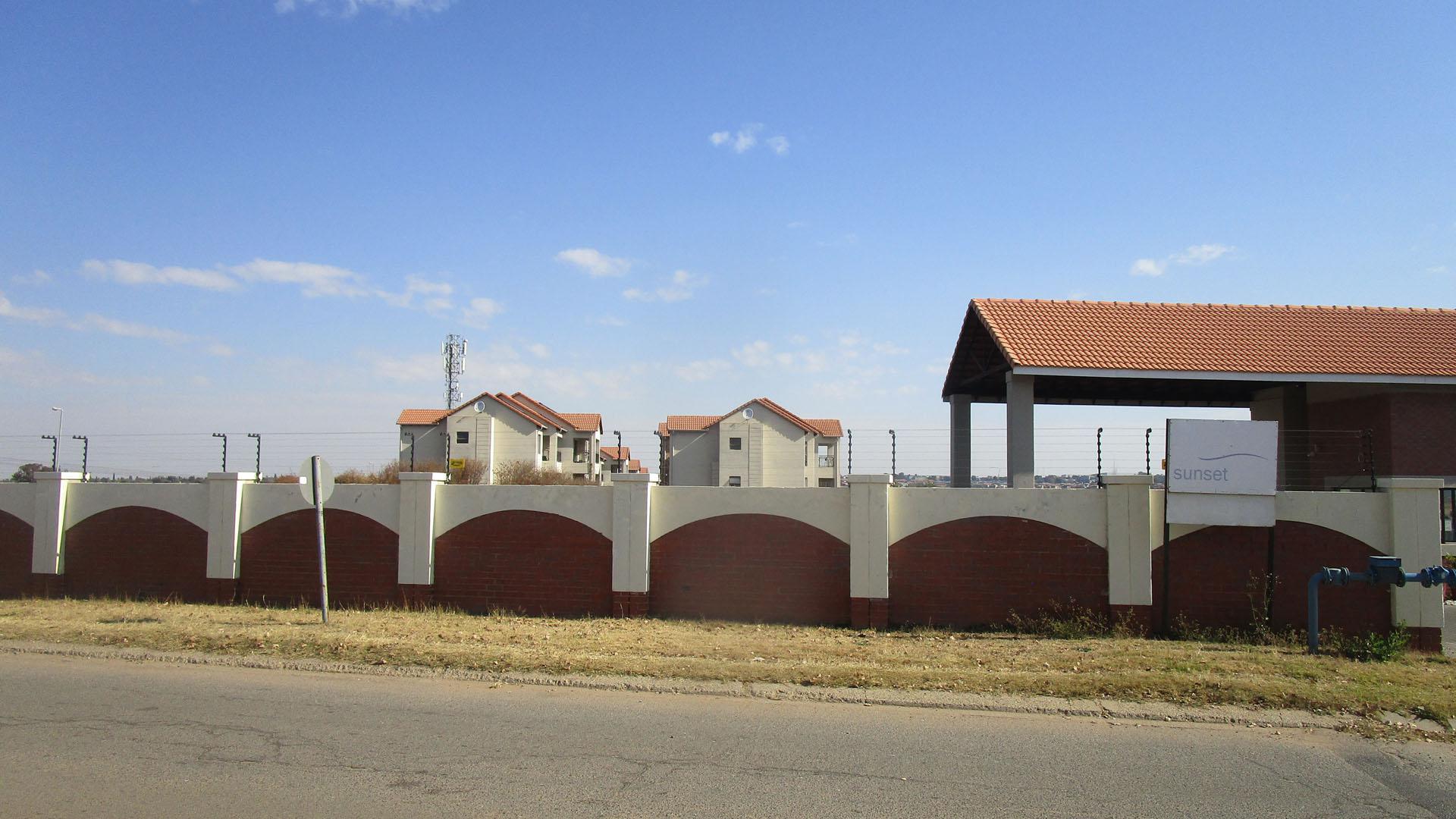 FNB Quick Sell 2 Bedroom Sectional Title for Sale in Benoni