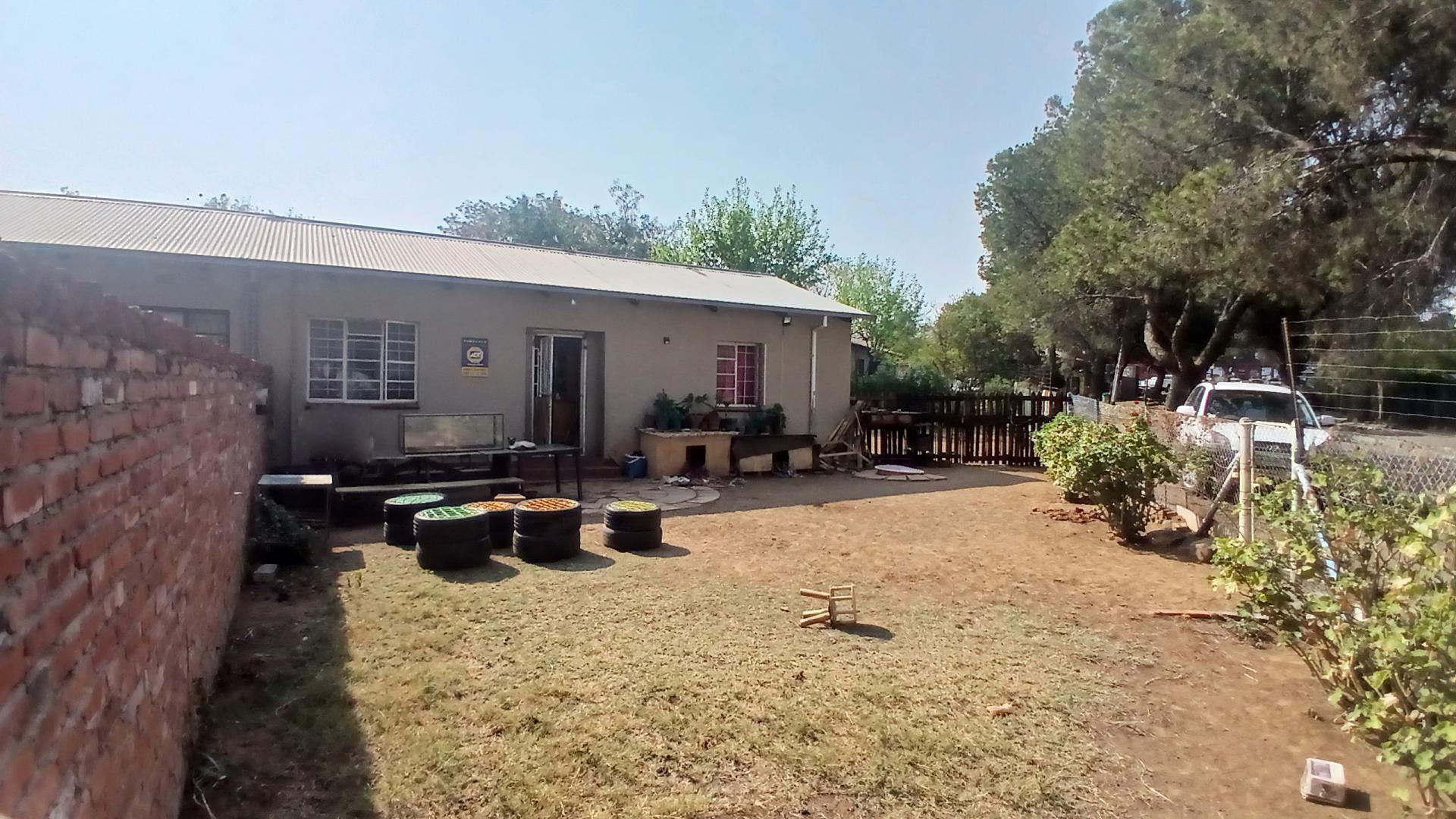 Front View of property in Oranjesig