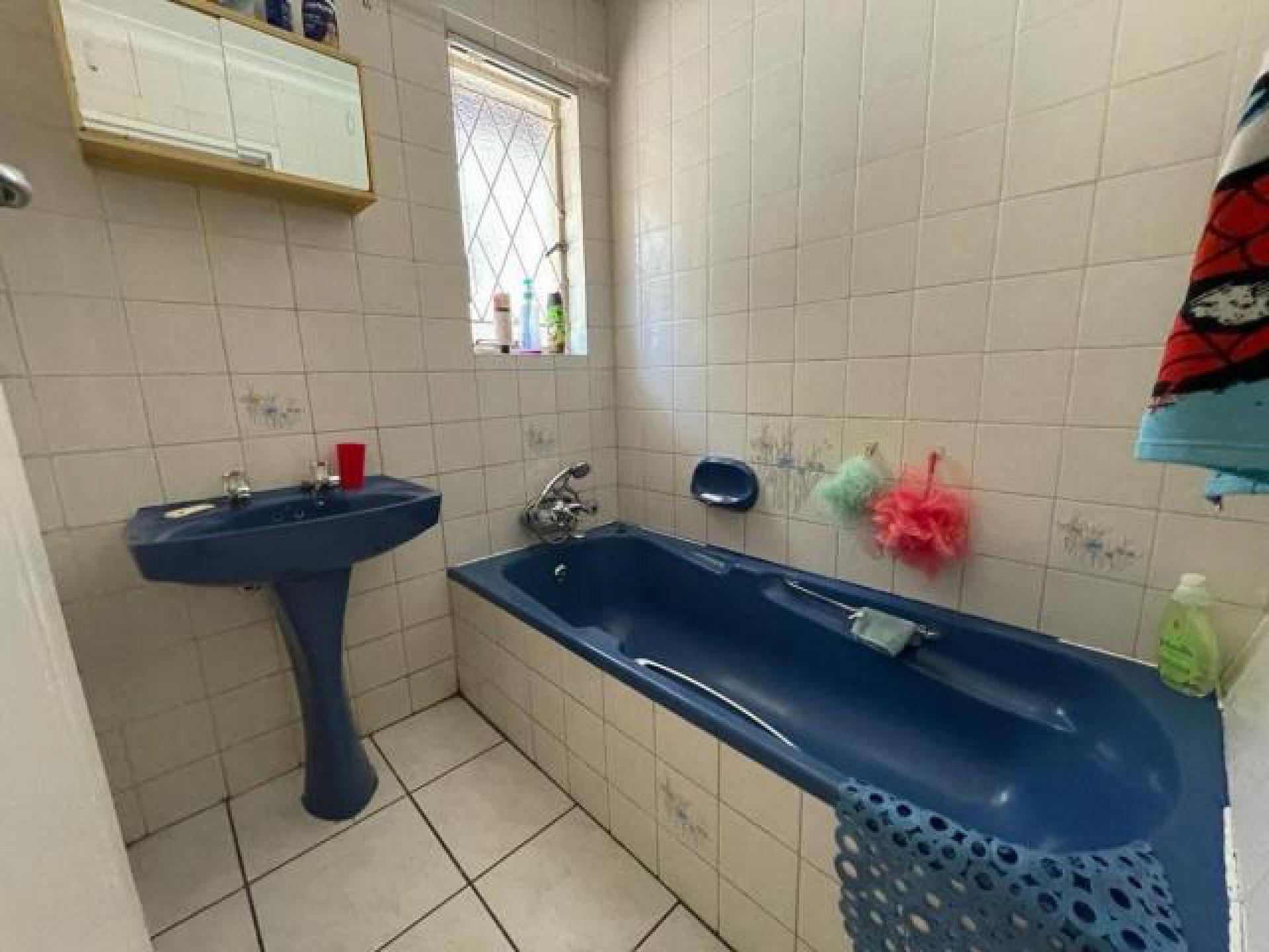 Bathroom 1 - 5 square meters of property in Albertsdal